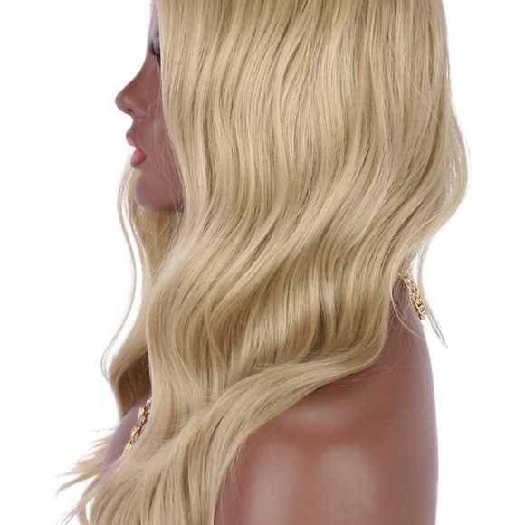 ✨Mesa 22” BLONDE WAVY LACE FRONT  WIG *NWT* ✨